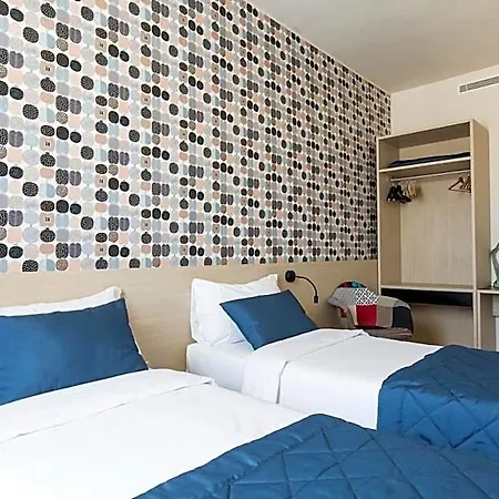 Isola Aparthotel 4*
